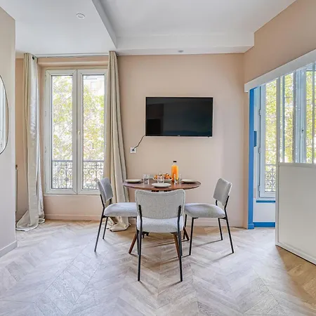 2 Bedroom Air-conditioned 17 Quiet Apartment Paris