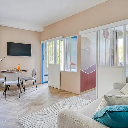 2 Bedroom Air-conditioned 17 Quiet Apartment